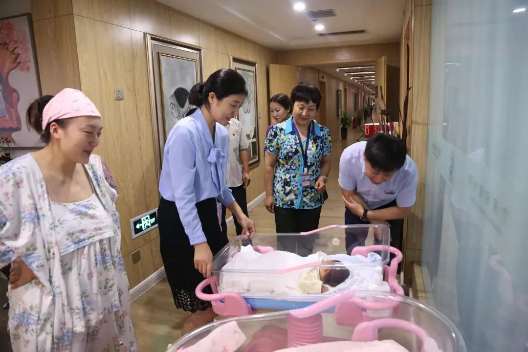 热烈欢迎金水区经三商圈曹永彬书记莅临我院参观指导